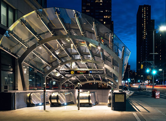 地鐵車(chē)站空間導(dǎo)向標(biāo)識(shí)系統(tǒng)如何設(shè)計(jì)更科學(xué)規(guī)范?